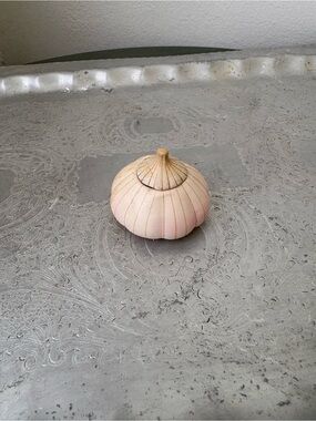 Small Decorative Garlic Round Lidded Trinket Box